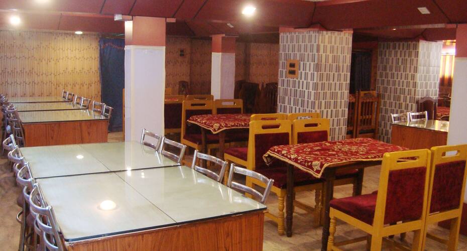 Hotel Al-Zahoor Inn, Srinagar 3